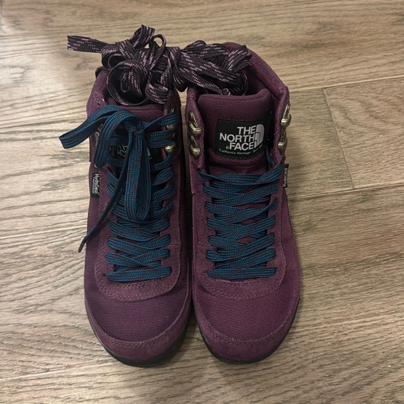 North Face, WaterProof boots, Purple,US6, EU37. - Picture 2 of 5